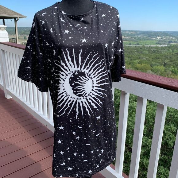Moon and Star Print Dress/Top - Picture 1 of 9
